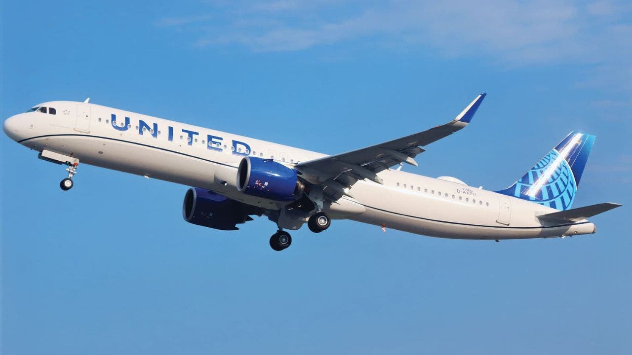 Wild Encounter: United Airlines Flight Diverts Back to Chicago After Collision with Coyote