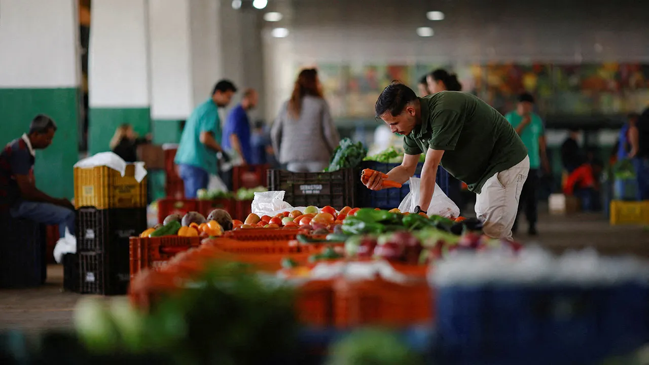 Brazil’s President Urges Citizens to Resist Skyrocketing Food Prices and Shop Smart