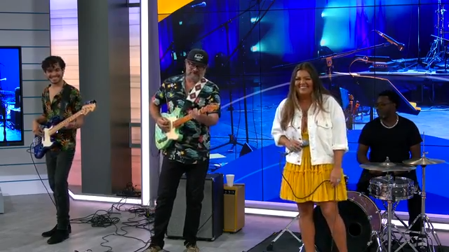 Crystal Shawanda performs live on More in the Morning