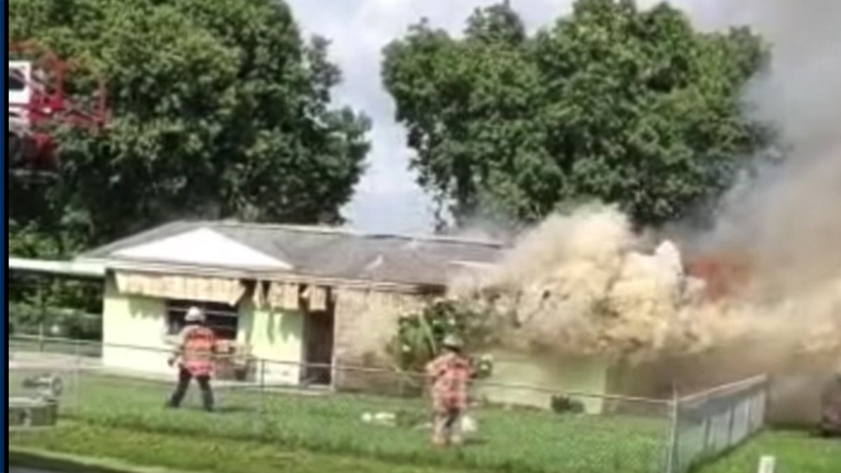 Video: Fire tears through Fort Myers home