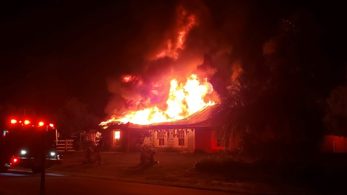 Fire tears through Punta Gorda home