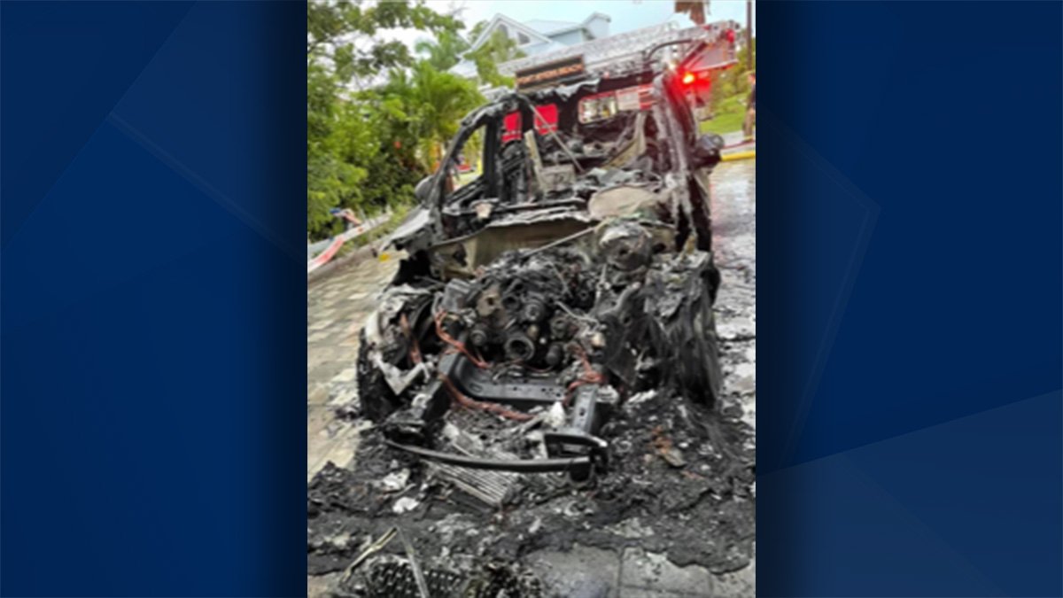 Car catches fire near home in Fort Myers Beach