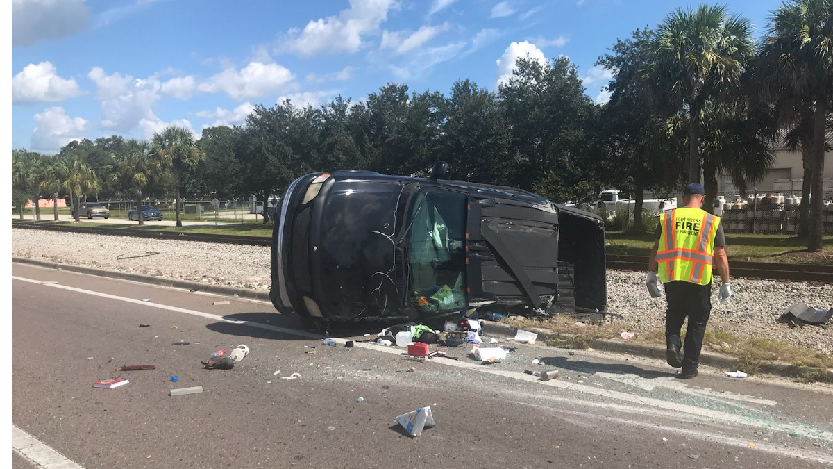 Fort Myers police respond to rollover crash