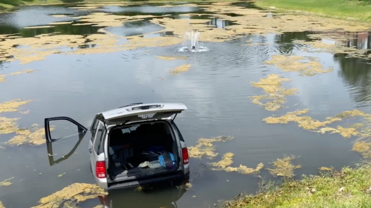 Woman saved by two Good Samaritans after crashing car into Fort Myers pond