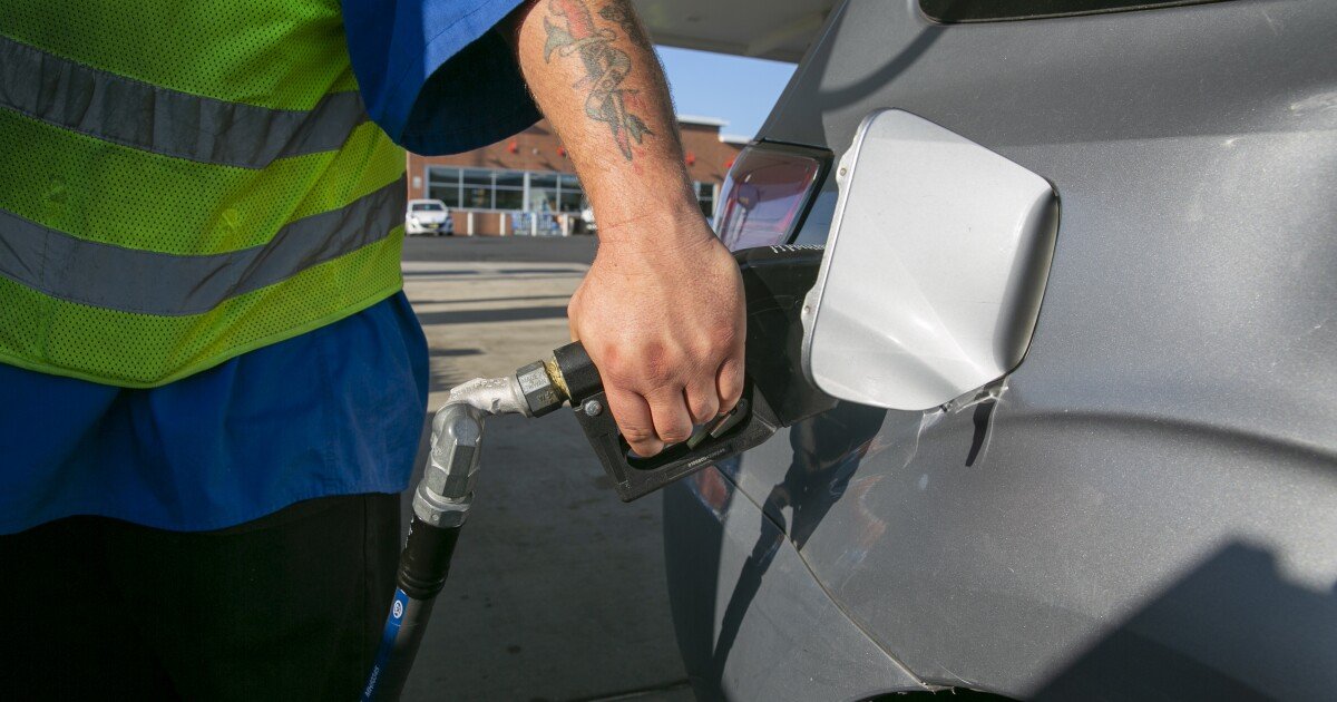 Gas prices dip in SWFL