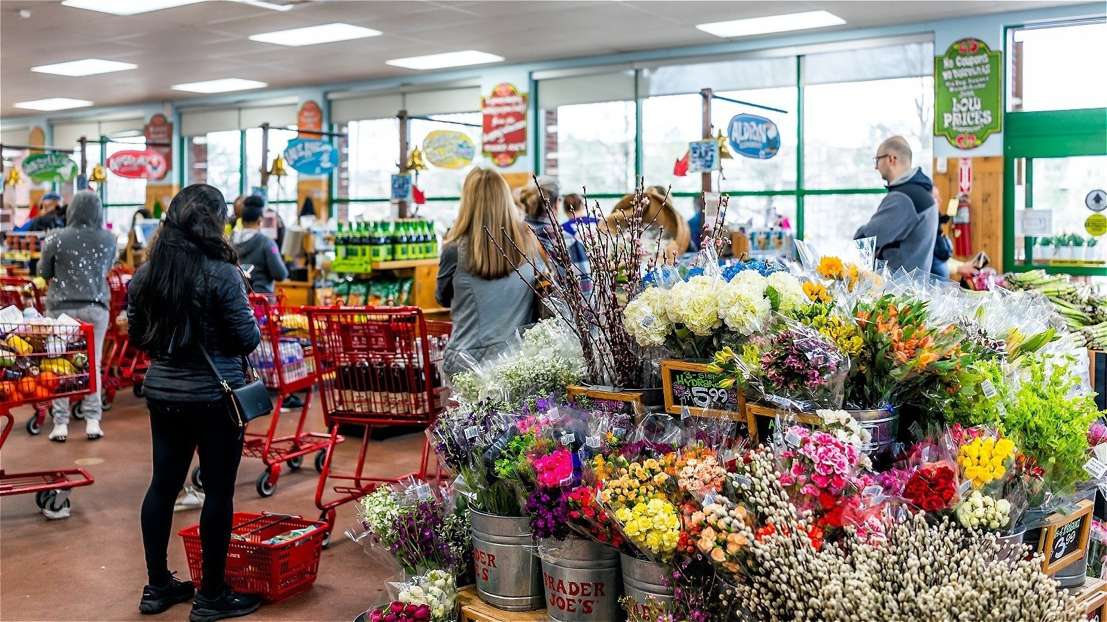 Redditors Are Furious With Trader Joe's After Reading An Employee's Note