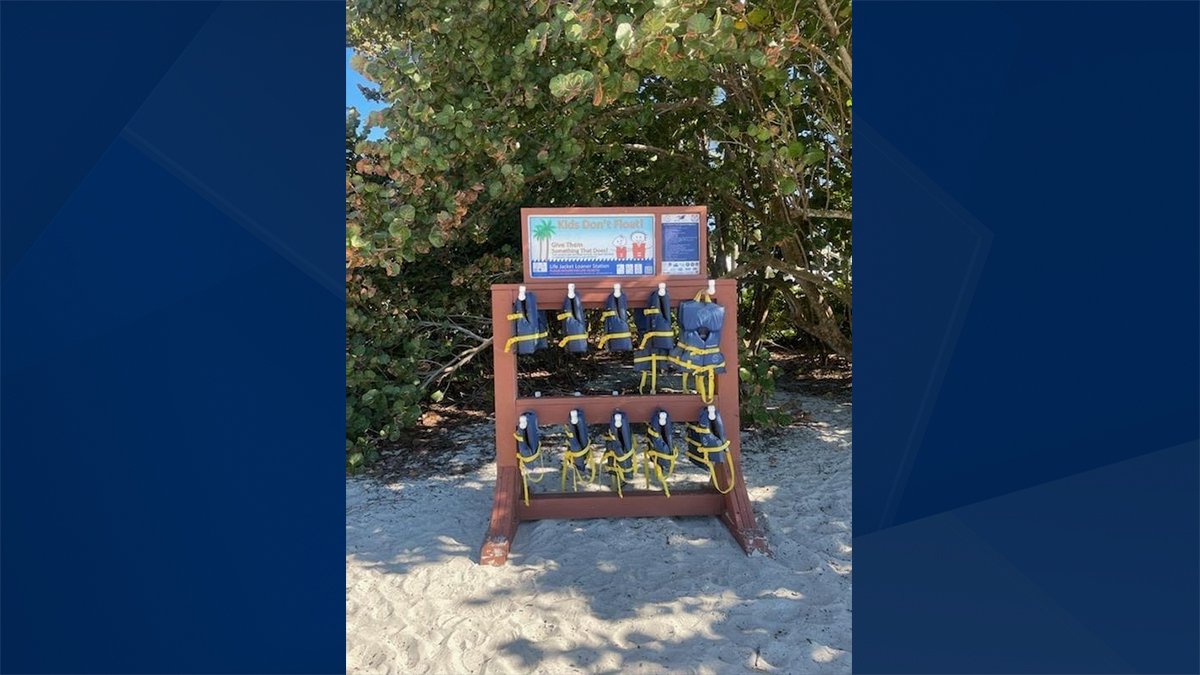 Collier County opens life jacket loaner stands