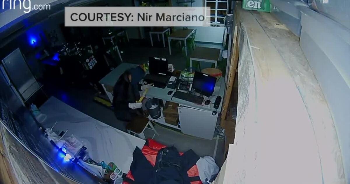 Video surveillance of McGregor Pizza burglarized