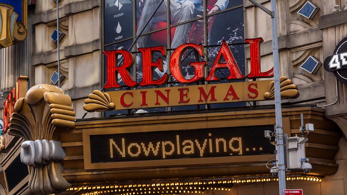 Regal Cinemas to reopen US theaters in early April