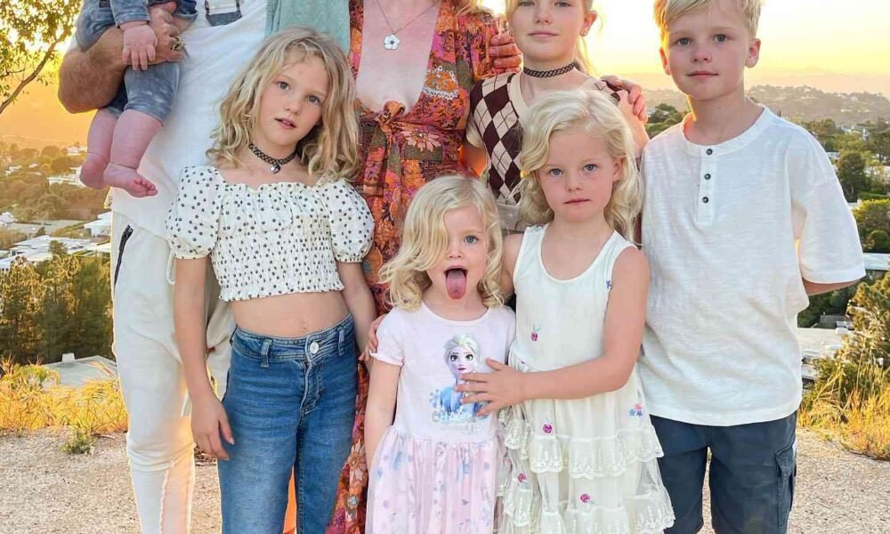 James Van Der Beek and His Family Look Ahead to 2023