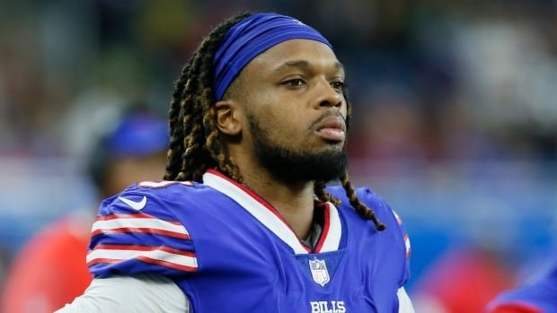 'Love you boys': Damar Hamlin now breathing on his own, talks to Bills teammates for 1st time