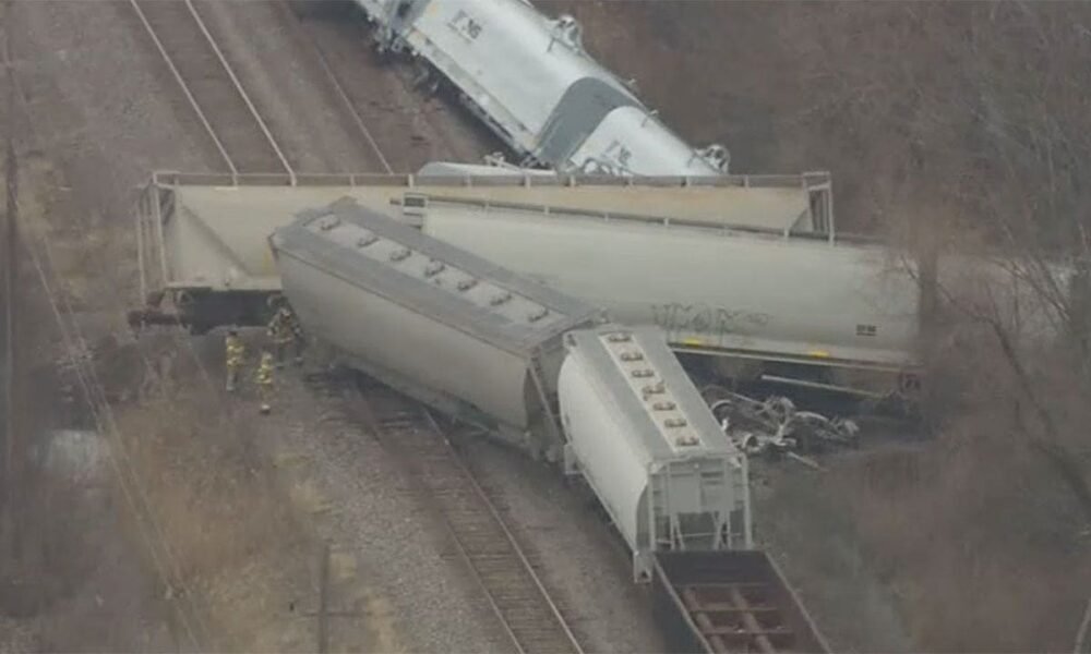 Train derails outside Detroit, Michigan, with one car carrying